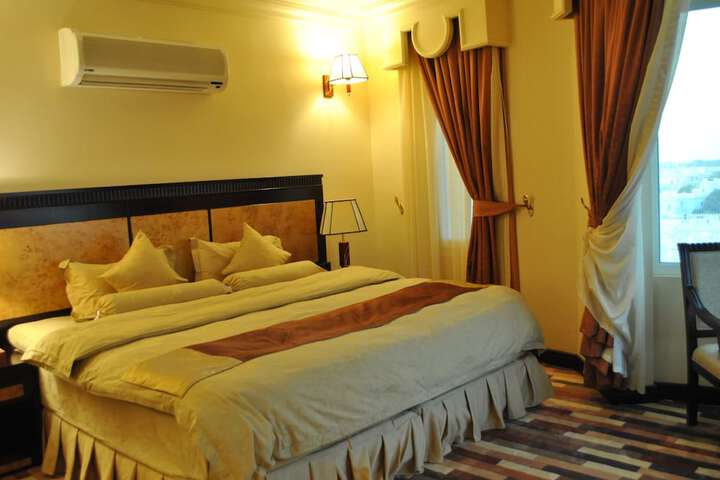 Room 8 of 18
