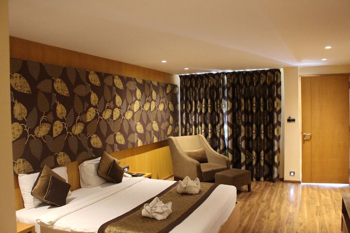 Room 13 of 33