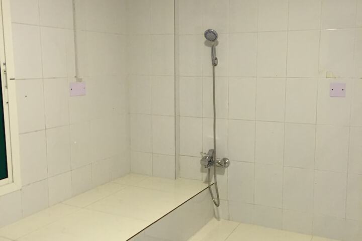 Room 34 of 64