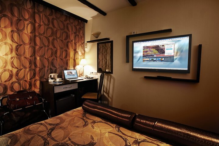 Room 13 of 65
