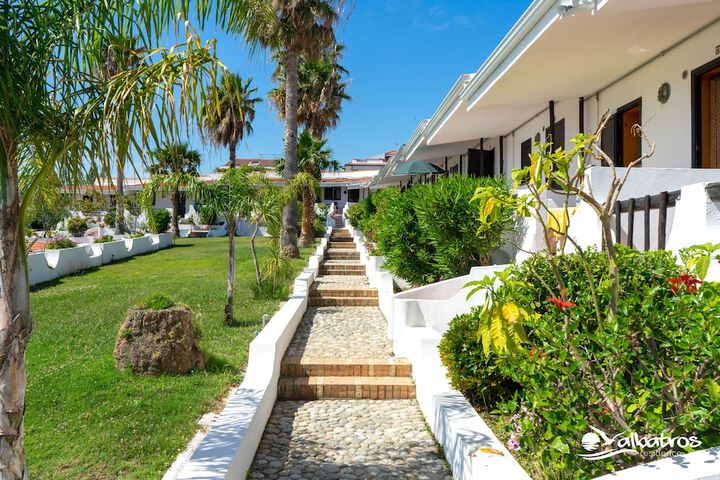 Hotel Exterior 54 of 77