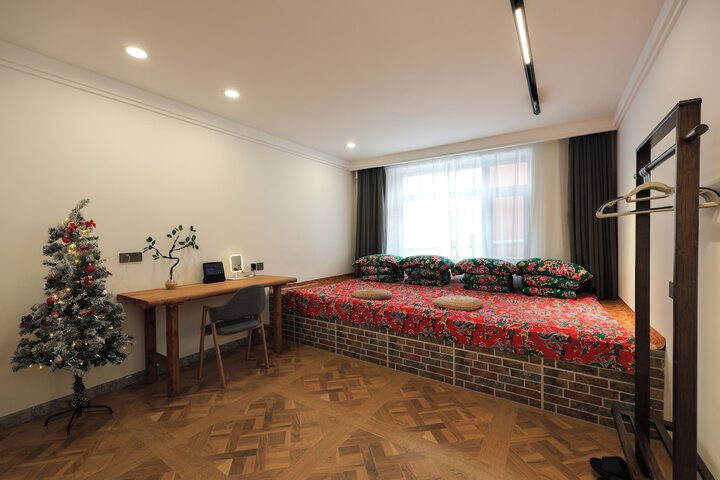 Room 4 of 84