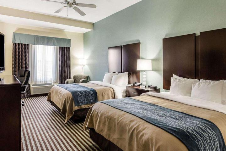 2 Queen Beds (1 of 19)
