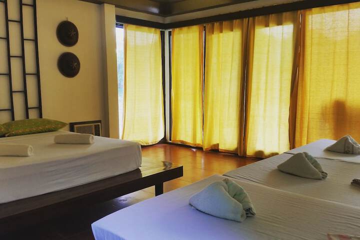 Room 2 of 32