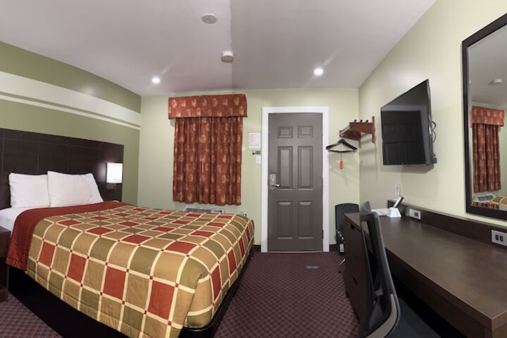 Room 17 of 66