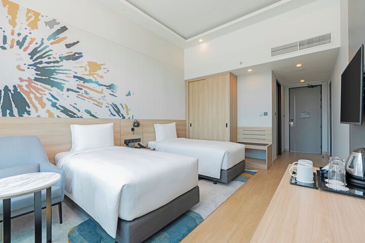 Room 34 of 142