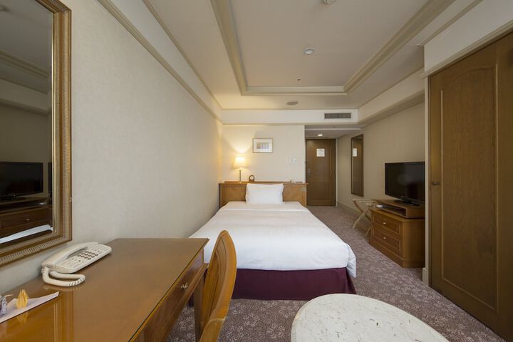 Room 19 of 159