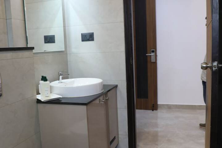 Room 10 of 14