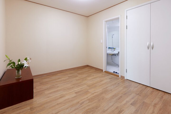 Room 31 of 120