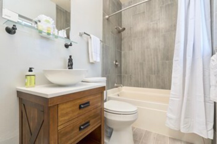 Room 10 of 27