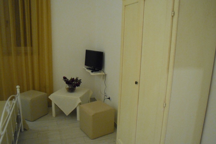 Room 4 of 30