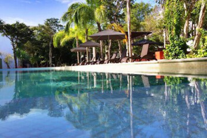 Corner unit Steps from Pool by Olahola