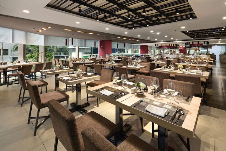 Dining 42 of 65