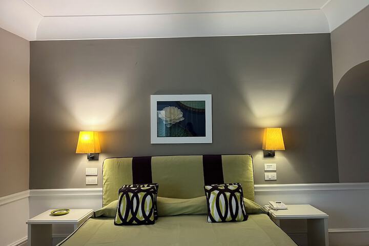 Room 24 of 143