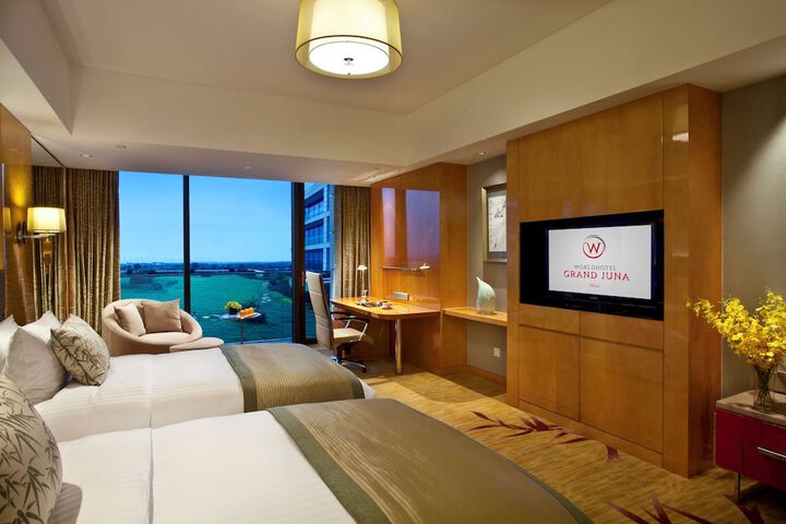 Room 25 of 39