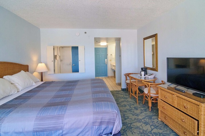 Room 13 of 77