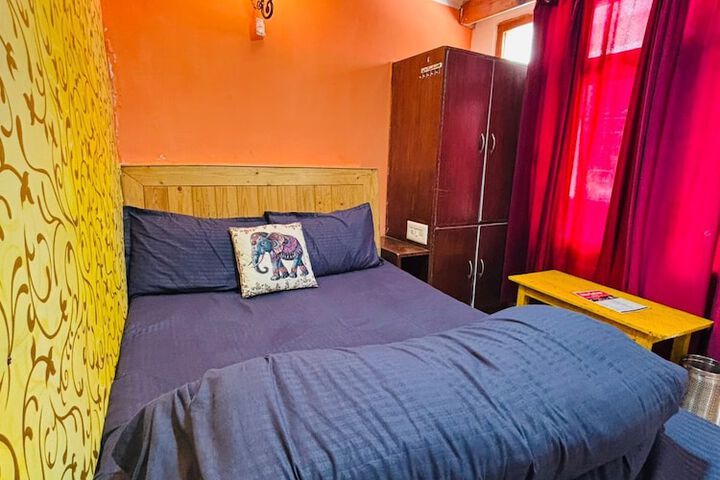 Room 7 of 28