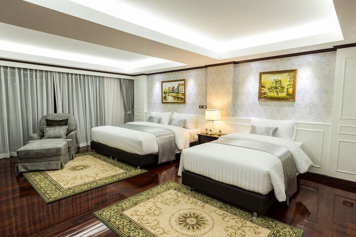 Room 27 of 53