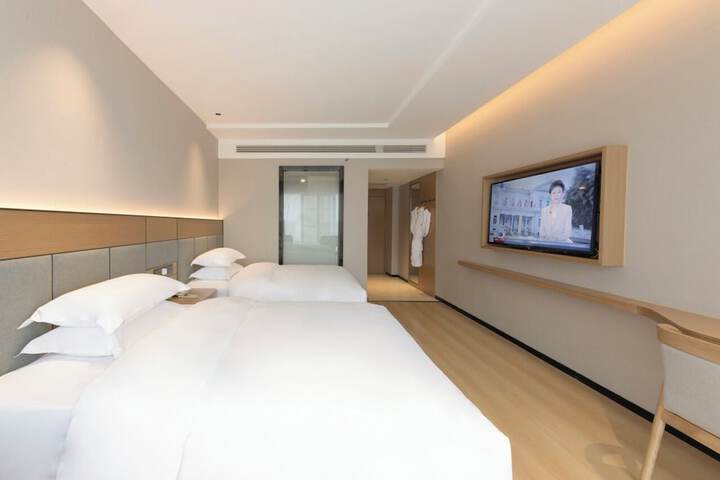 Room 12 of 41