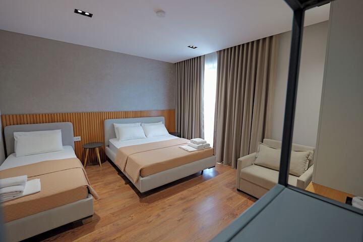 Room 32 of 94