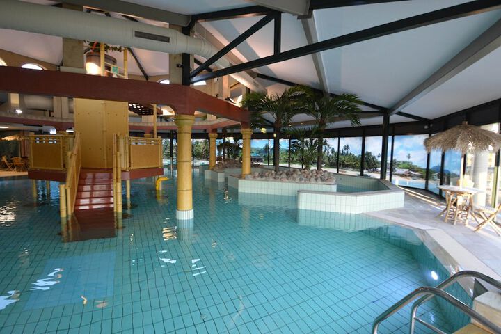 Pool 10 of 39