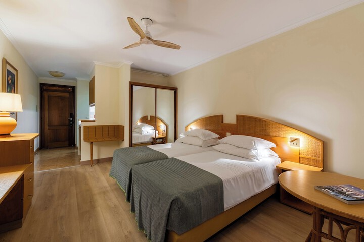 Room 5 of 42