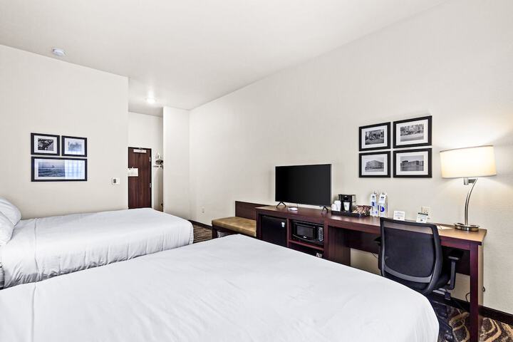 Quadruple Accessible Queen Size Bed (7 of 10)