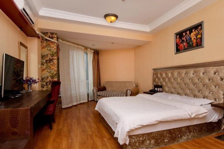 Room 13 of 25