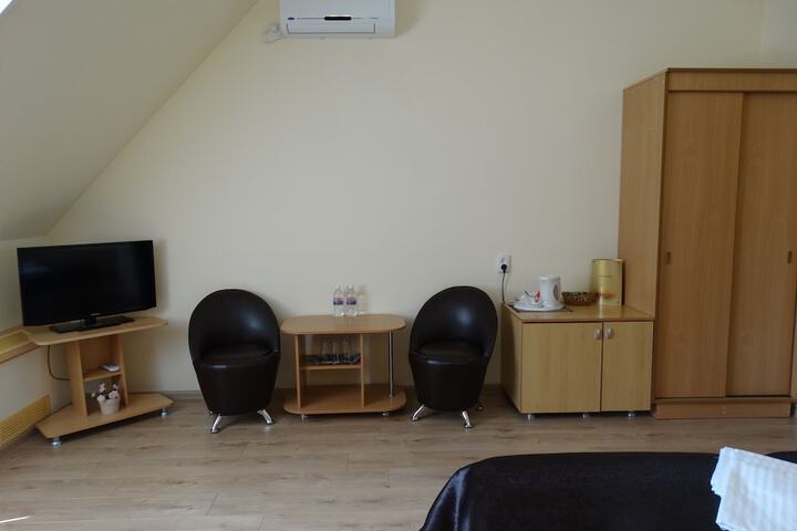 Room 6 of 26