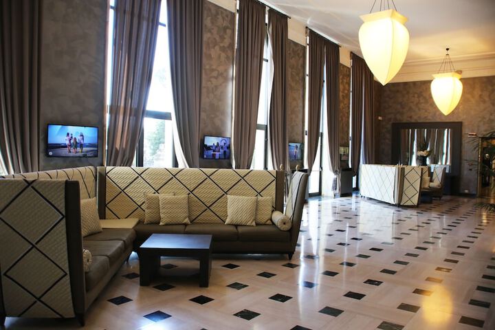 Entrance & Lobby