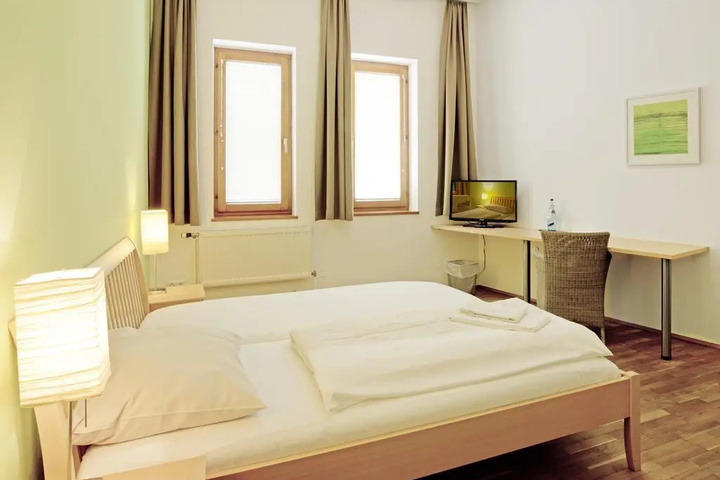 Room 2 of 23