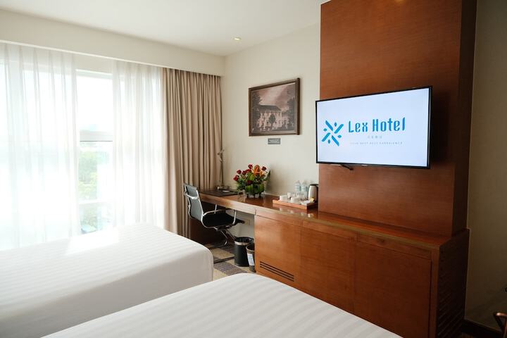 Room 10 of 90
