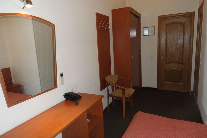 Room 2 of 39
