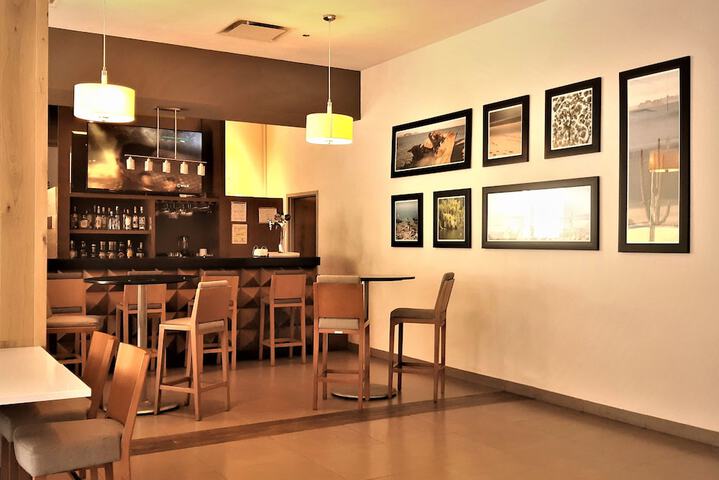 Lounge 70 of 86