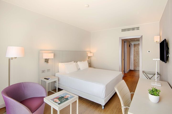 Room 33 of 105