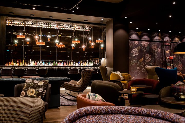 Lounge 19 of 26