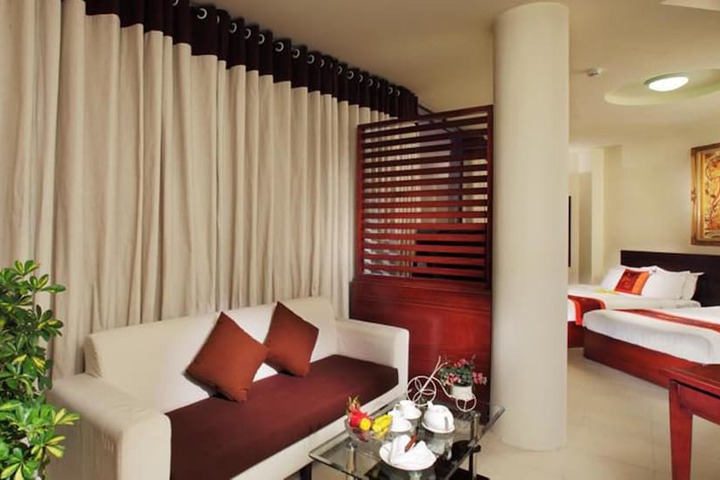 Room 13 of 28