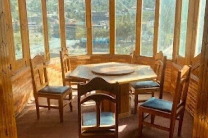 Dining 6 of 14