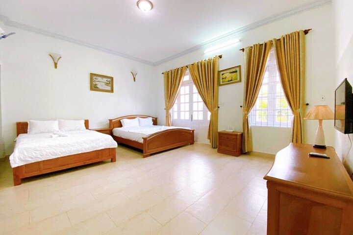 Room 4 of 20