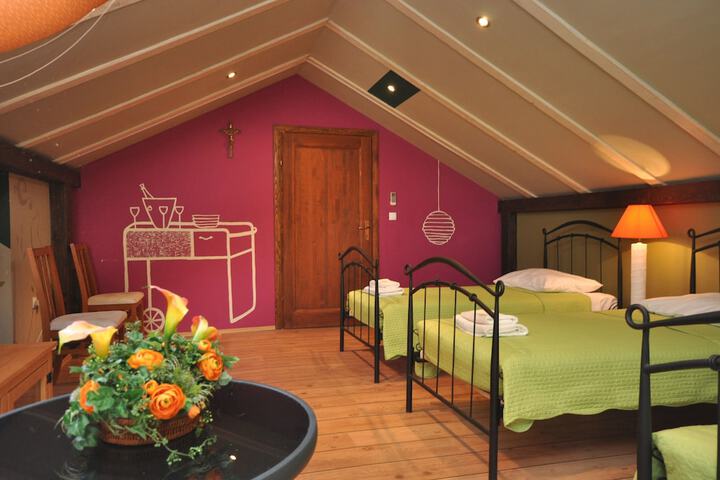 Room 10 of 46