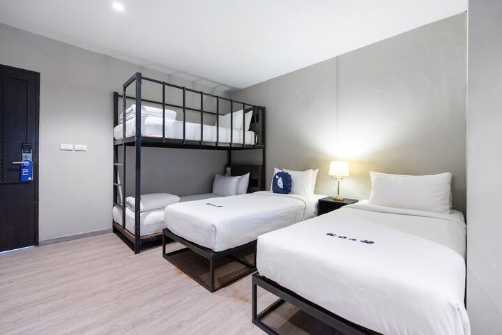 Room 6 of 113