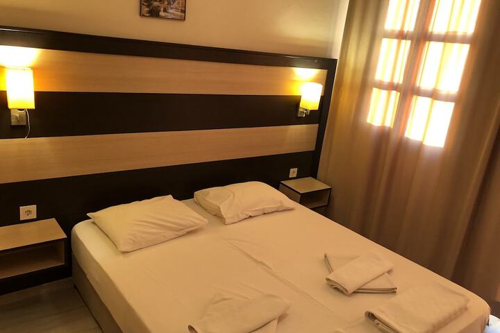 Room 9 of 30