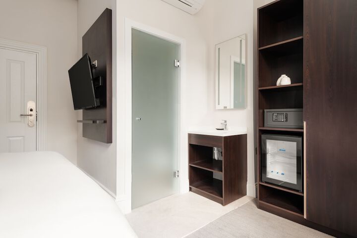 Room 61 of 68