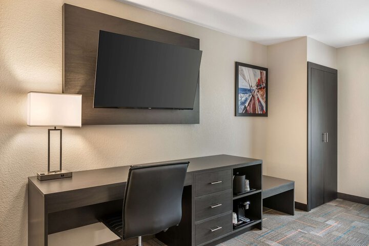 1 King Bed Microwave and Refrigerator Full Breakfast (2 of 21)