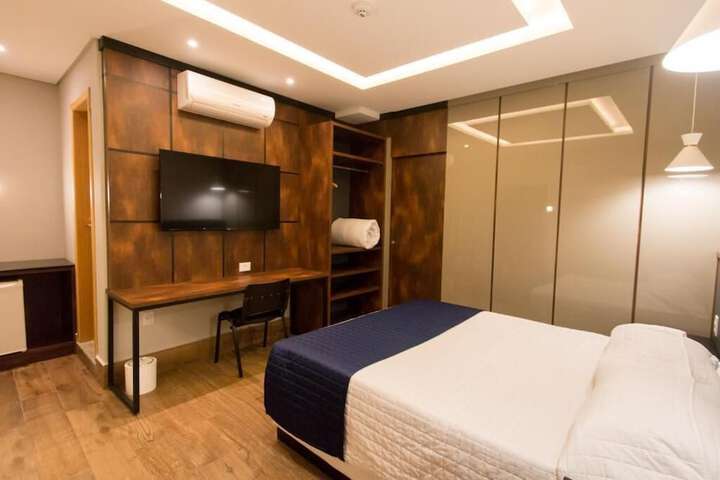 Room 2 of 6