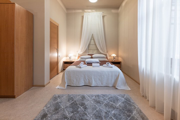 Room 11 of 40