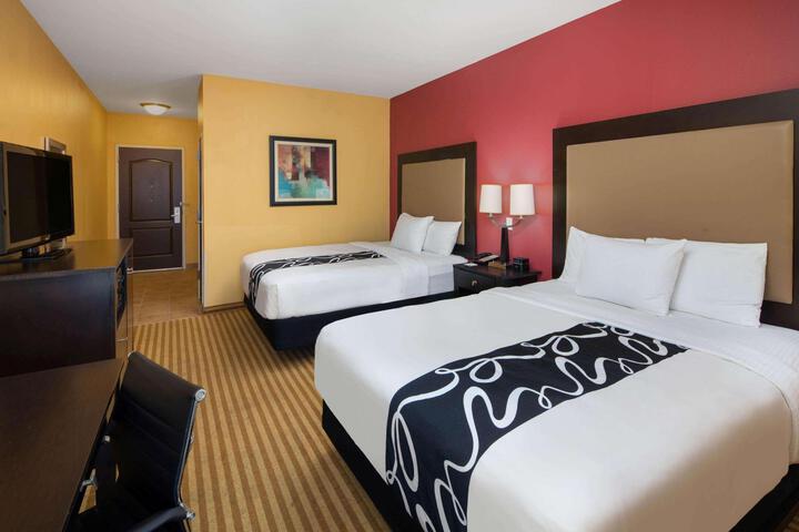 1 King Bed Efficiency (12 of 25)