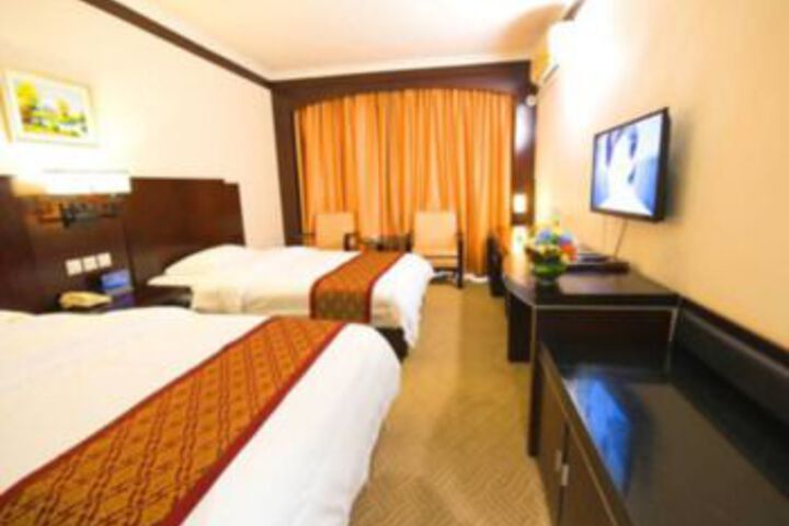 Room 6 of 24