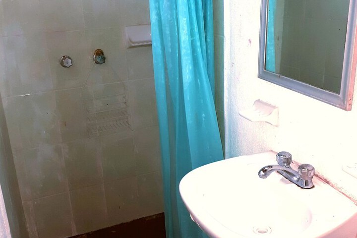 Room 18 of 28