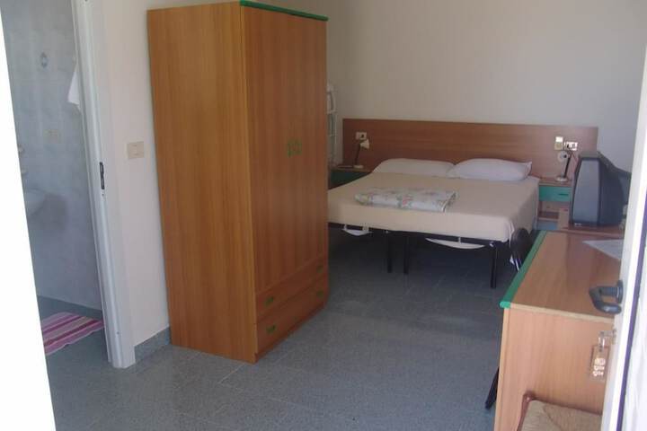 Room 3 of 6
